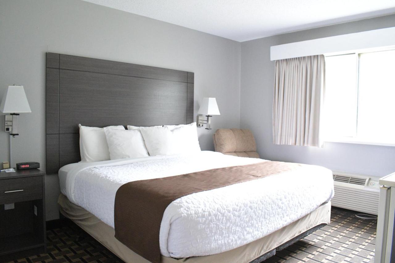 Adams Inn And Suites Экстерьер фото