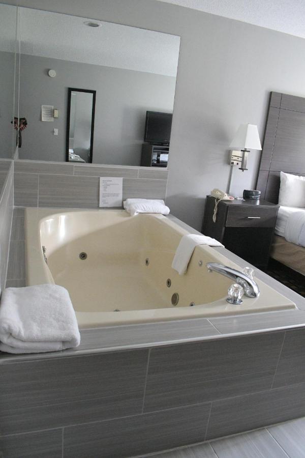 Adams Inn And Suites Экстерьер фото