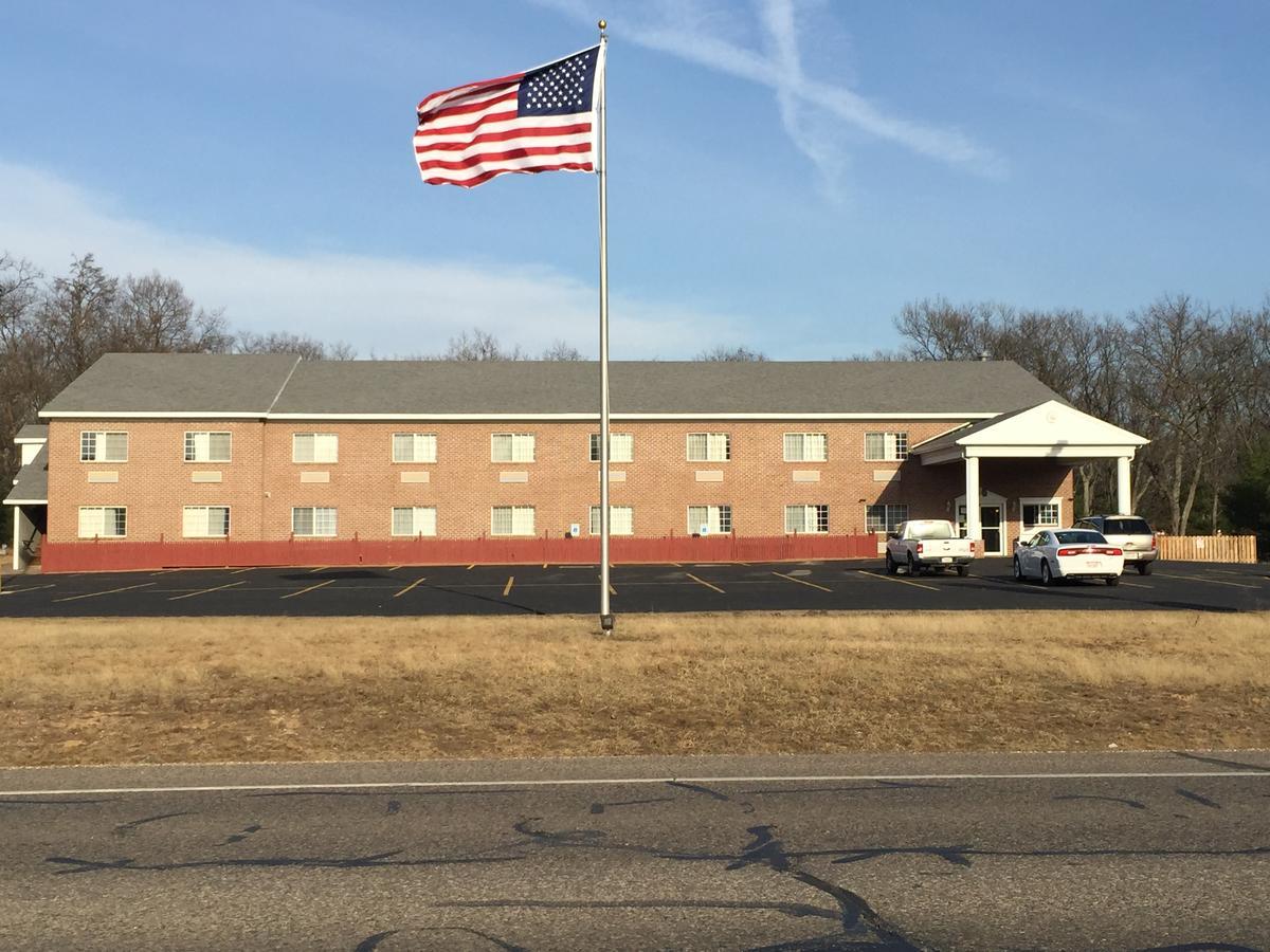 Adams Inn And Suites Экстерьер фото