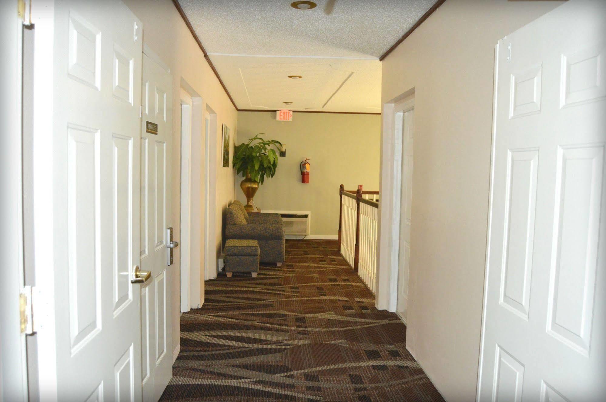 Adams Inn And Suites Экстерьер фото
