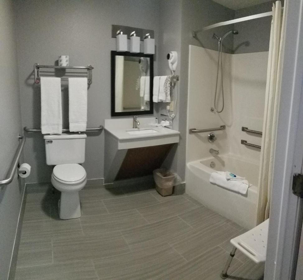 Adams Inn And Suites Экстерьер фото