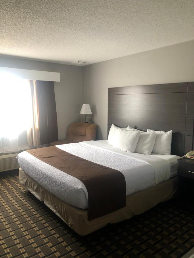 Adams Inn And Suites Экстерьер фото
