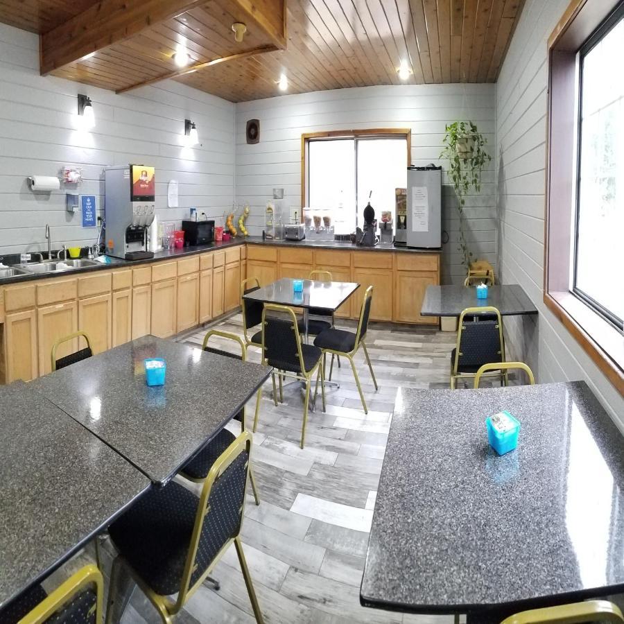 Adams Inn And Suites Экстерьер фото